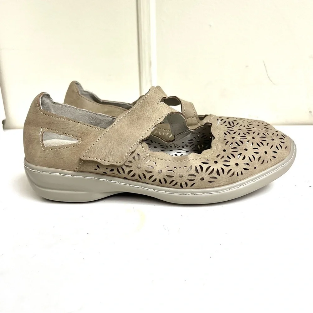 NEW PATRIZIA Trudy Light Taupe Womens Mary Jane Shoes stencil cut out boho 7M